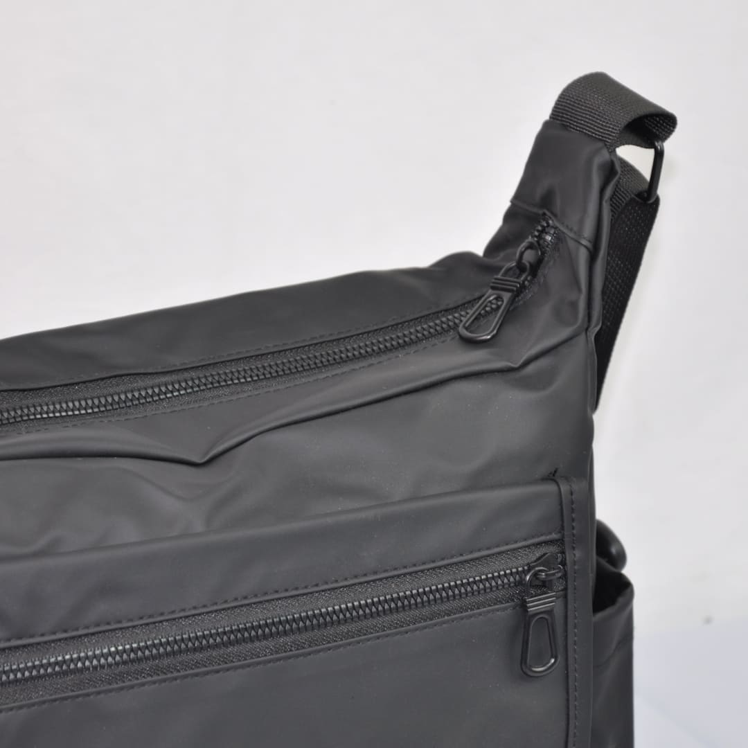 water resistant everyday messenger bag water resistant everyday messenger bag